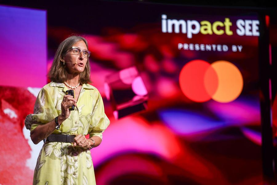 Dr. Anna Lembke, psihiatru la Stanford și autoarea volumului „Dopamine Nation” Impact SEE'26 | Ryan Reynolds: „Trebuie să fii dispus să nu fii bun la ceva pentru a ajunge, în timp, să fii bun”