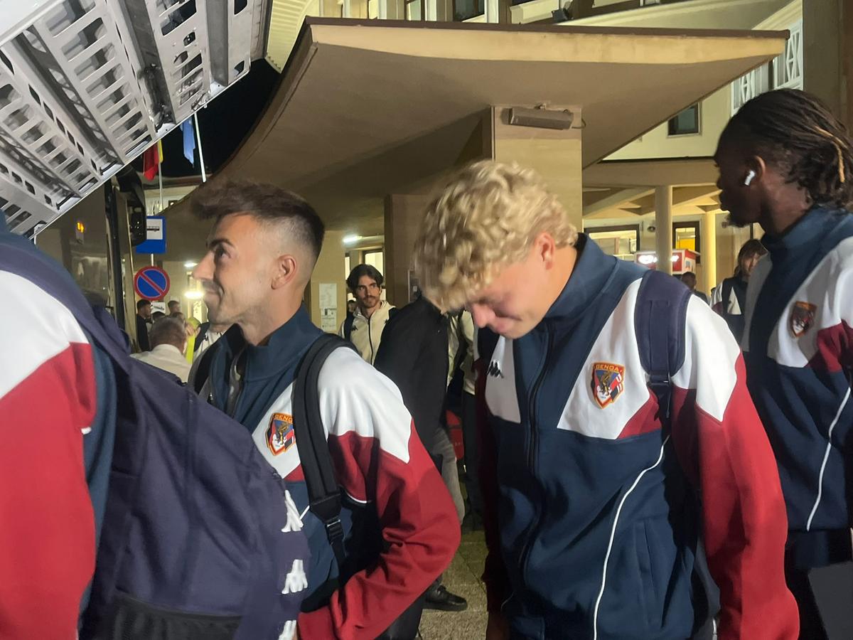 Genoa a aterizat la București pentru amicalul cu Rapid » Ce s-a întâmplat cu „fantoma” De Rossi