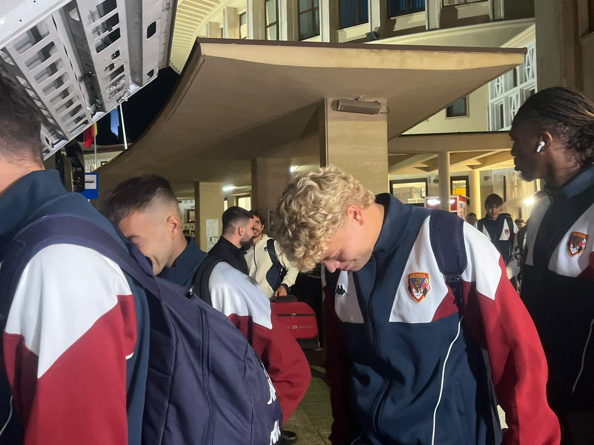 Genoa a aterizat la București pentru amicalul cu Rapid » Ce s-a întâmplat cu „fantoma” De Rossi