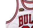 Maioul lui Michael Jordan din meciul 3 al finalei din 1998, vândut pe 12,6 milioane de dolari/Foto: joopiter.com