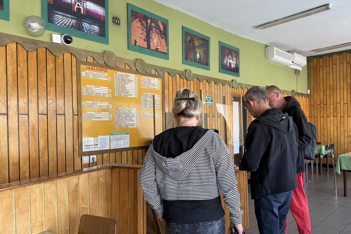 Nostalgia e la mare modă în Varșovia » Cantine ca pe vremea comunismului, cu prețuri pe măsură