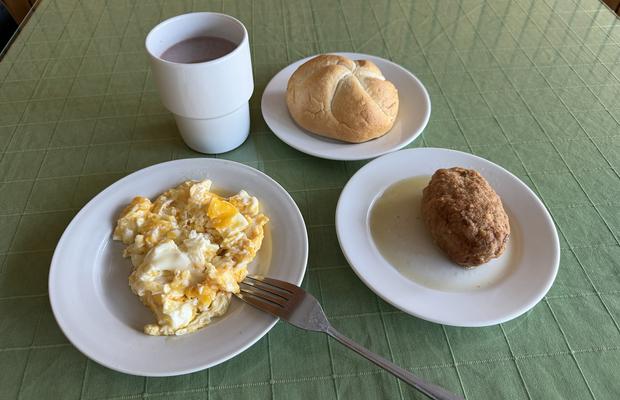 Nostalgia e la mare modă în Varșovia » Cantine ca pe vremea comunismului, cu prețuri pe măsură