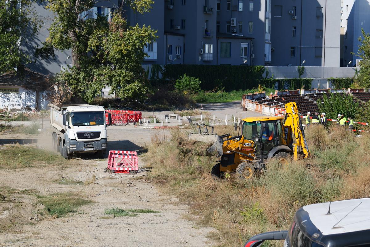 Excavatoarele au revenit în Ștefan cel Mare! S-au reluat lucrările la Stadionul Dinamo: toate imaginile » Când va fi gata noua arenă