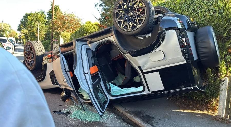 Mașina lui Thomas Sorba, un Land Rover Defender / Foto: X O altă vedetă de la Hull City s-a răsturnat cu mașina