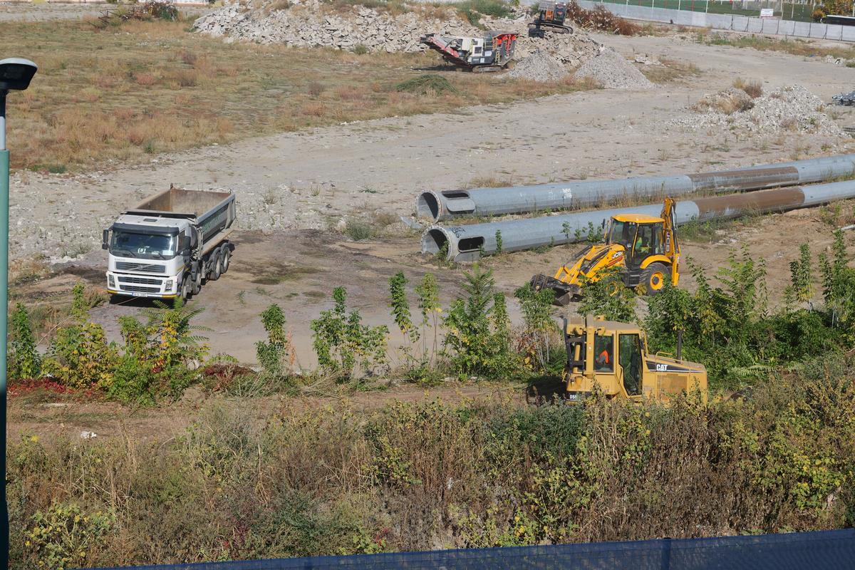 Excavatoarele au revenit în Ștefan cel Mare! S-au reluat lucrările la Stadionul Dinamo: toate imaginile » Când va fi gata noua arenă