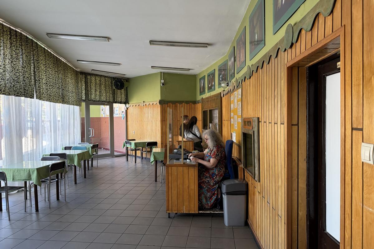 Nostalgia e la mare modă în Varșovia » Cantine ca pe vremea comunismului, cu prețuri pe măsură