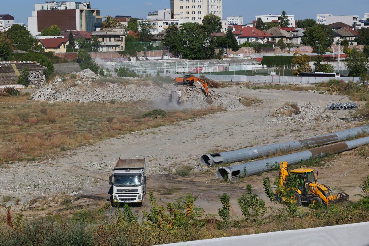 S-au reluat lucrările la Stadionul Dinamo, 01.10.2026 (1)