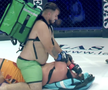 Imaginile anului în sporturile de contact vin din România » S-au bătut în cușcă cu ghiozdanele de livratori în spate