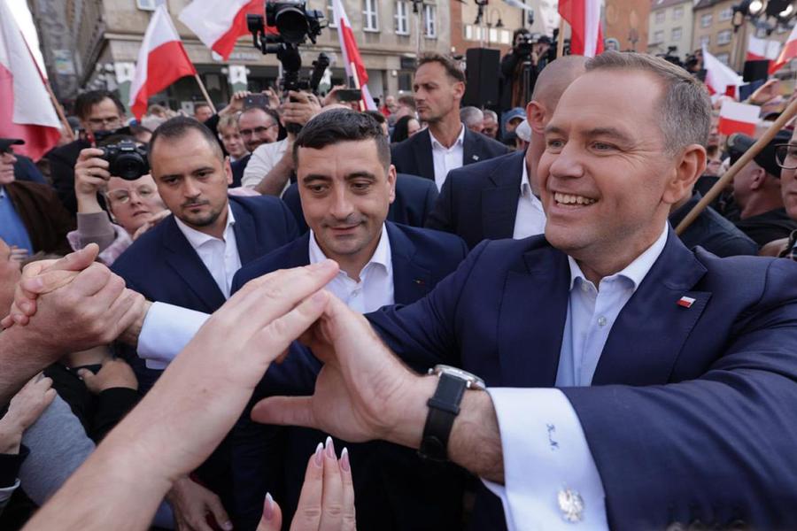 George Simion şi Karol Nawrocki FOTO: Instagram Cum arată Polonia cu un fost boxer la președinție. Profesor-doctor polonez: „Românii pot vedea la noi unde duce populismul”