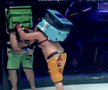Imaginile anului în sporturile de contact vin din România » S-au bătut în cușcă cu ghiozdanele de livratori în spate