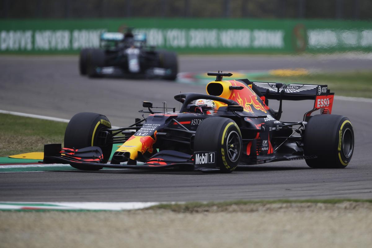 Record în Formula 1: Mercedes, campioană pentru a 7-a oară! O depășește pe Ferrari după ce Hamilton s-a impus în MP de la Imola