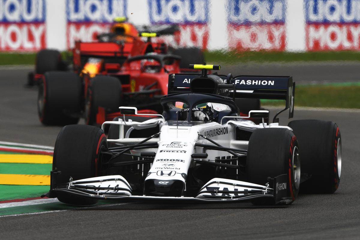 Record în Formula 1: Mercedes, campioană pentru a 7-a oară! O depășește pe Ferrari după ce Hamilton s-a impus în MP de la Imola