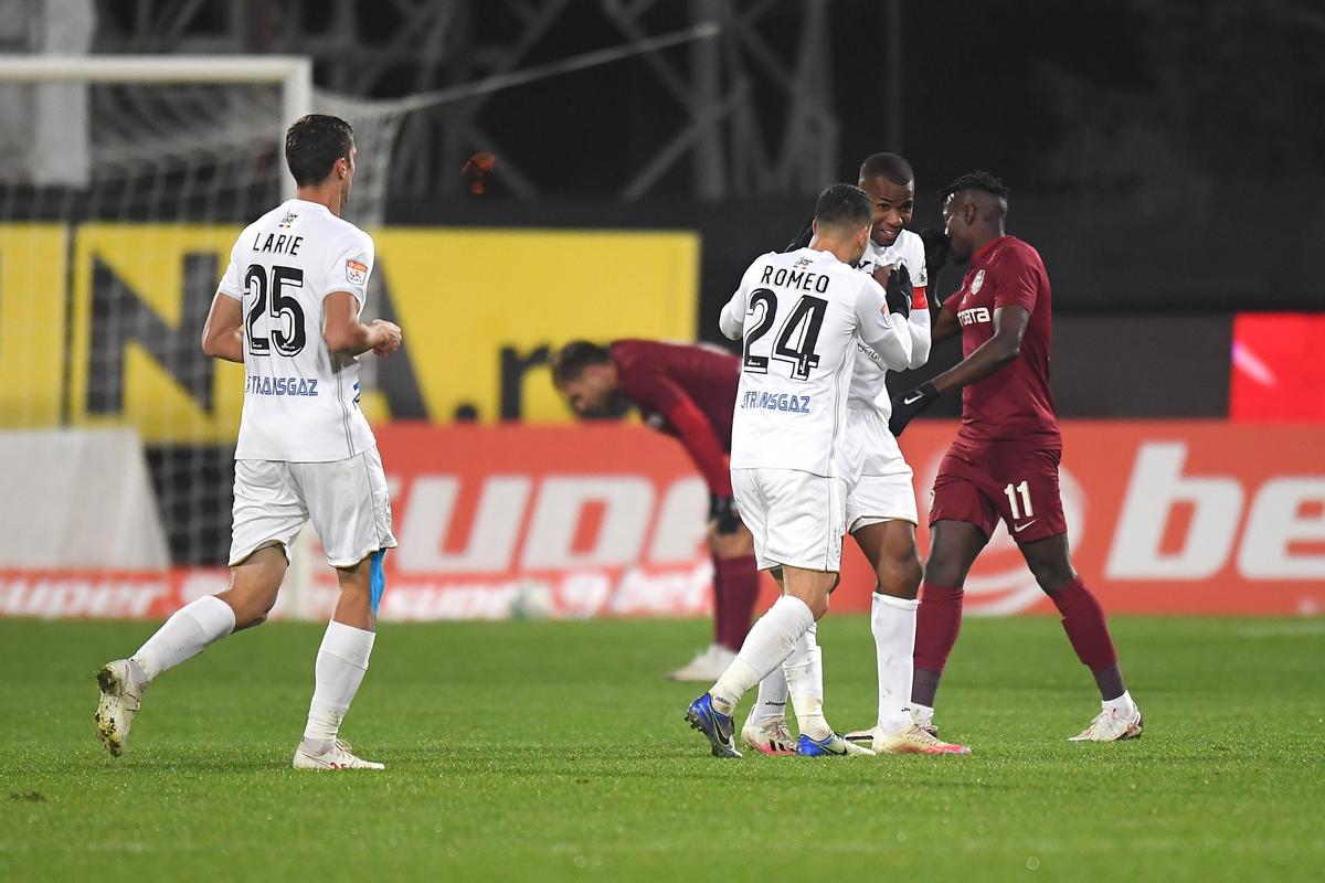 VIDEO Jucătorii lui Gaz Metan au sărbătorit victoria cu CFR Cluj pe ritmuri de manele » Cine a dat tonul petrecerii