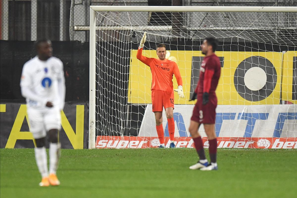 CFR CLUJ. EXCLUSIV Campioana își ia stoper de națională! Vin întăririle cerute de Dan Petrescu
