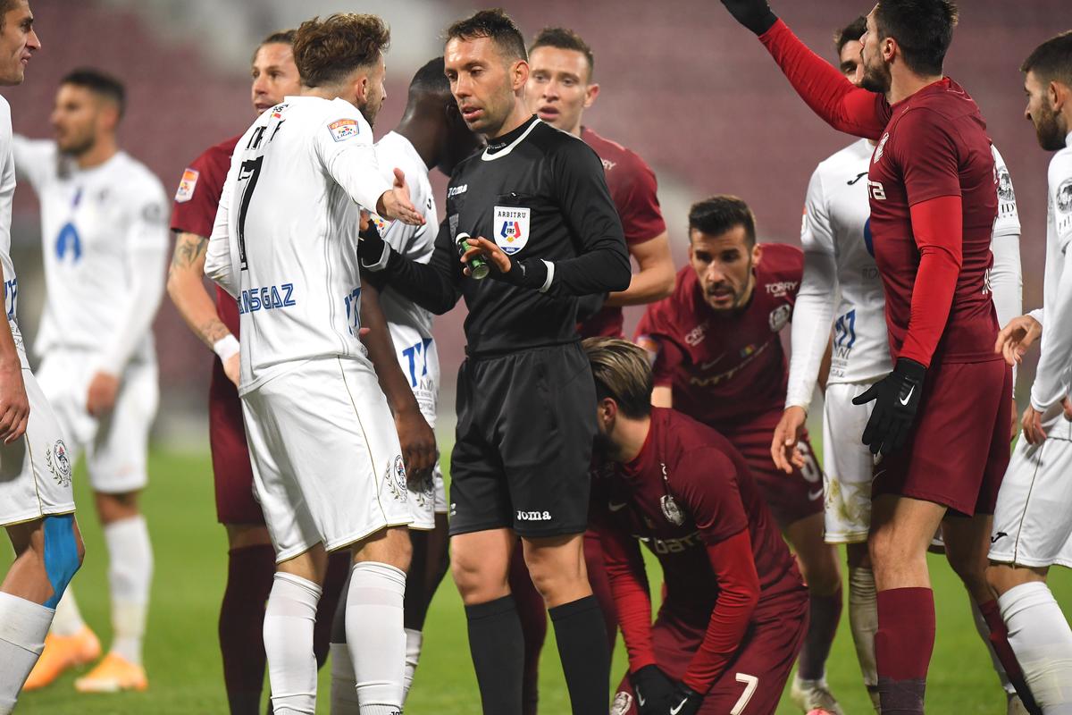 VIDEO Jucătorii lui Gaz Metan au sărbătorit victoria cu CFR Cluj pe ritmuri de manele » Cine a dat tonul petrecerii