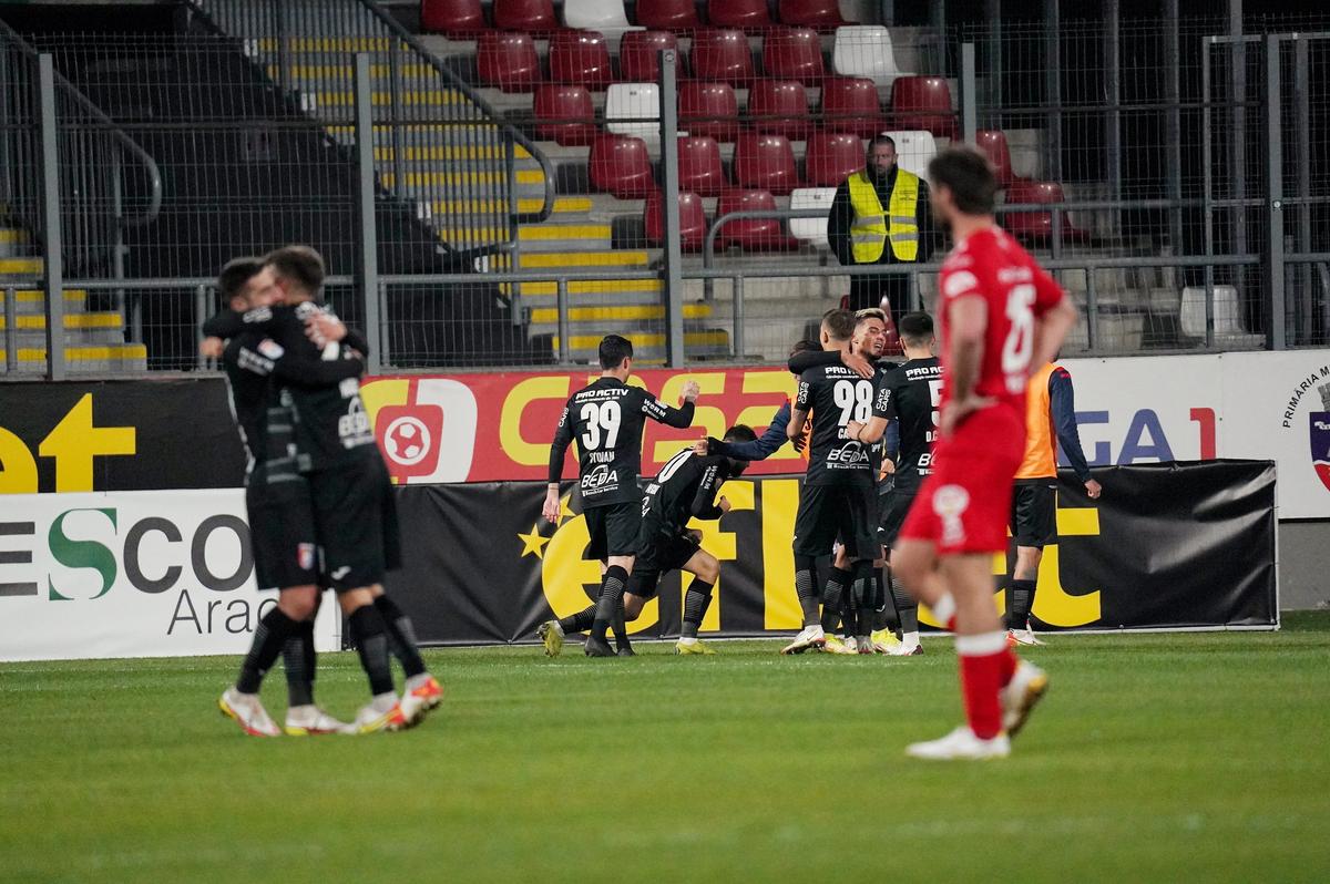 UTA - Chindia Târgoviște 0-2. Unii cu ocaziile, alții cu golurile » Chindia dă lovitura la Arad, într-un meci dominat copios de arădeni