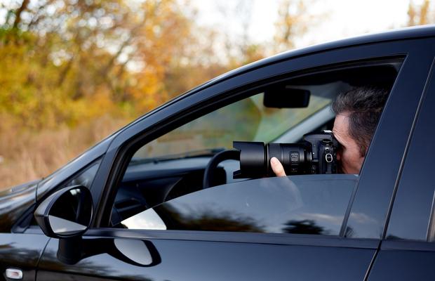 În ce situații poți apela la un detectiv particular și cum te poate ajuta acesta?