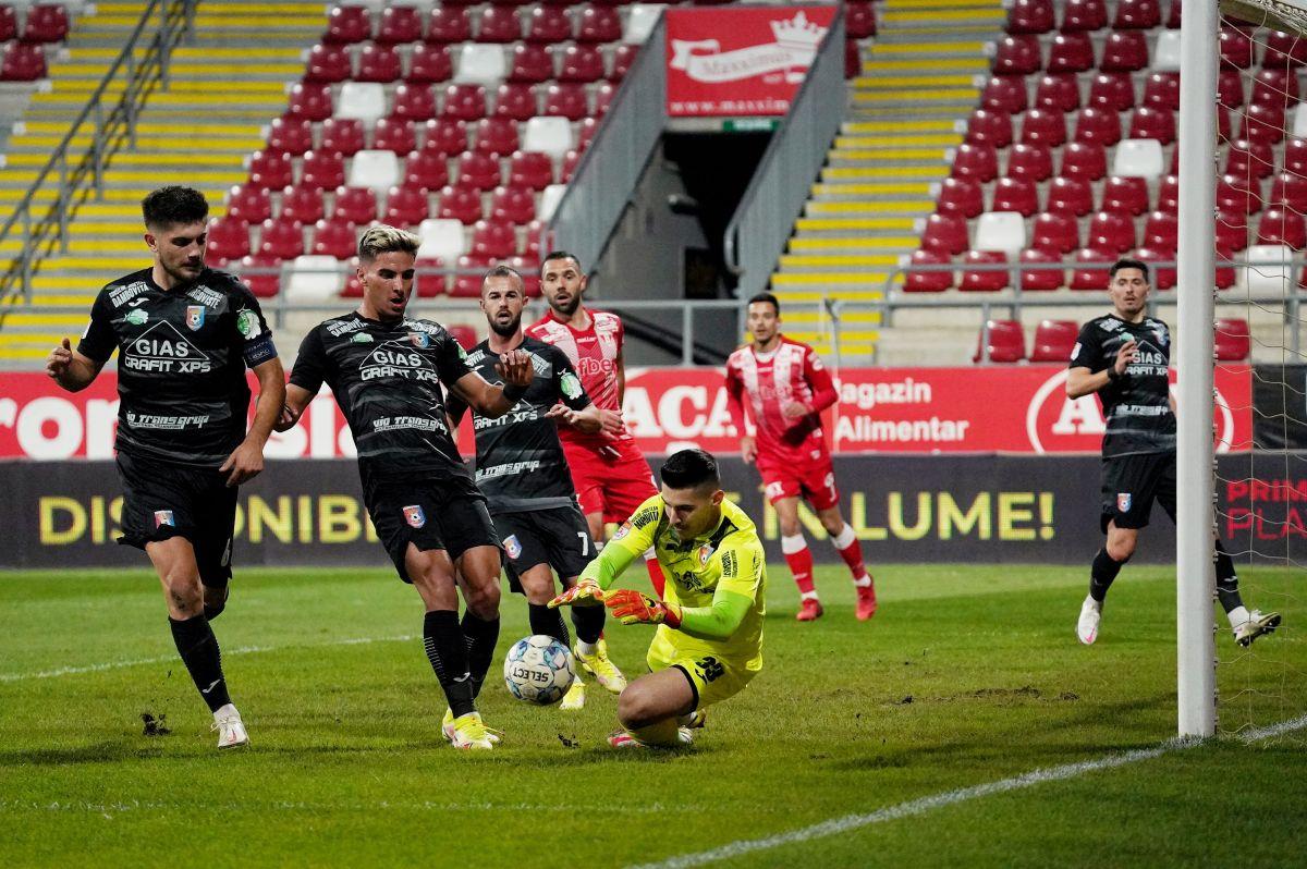 UTA - Chindia Târgoviște 0-2. Unii cu ocaziile, alții cu golurile » Chindia dă lovitura la Arad, într-un meci dominat copios de arădeni
