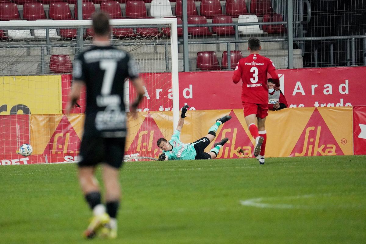 UTA - Chindia Târgoviște 0-2. Unii cu ocaziile, alții cu golurile » Chindia dă lovitura la Arad, într-un meci dominat copios de arădeni