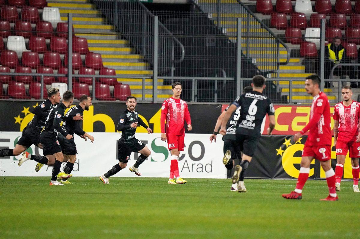 UTA - Chindia Târgoviște 0-2. Unii cu ocaziile, alții cu golurile » Chindia dă lovitura la Arad, într-un meci dominat copios de arădeni