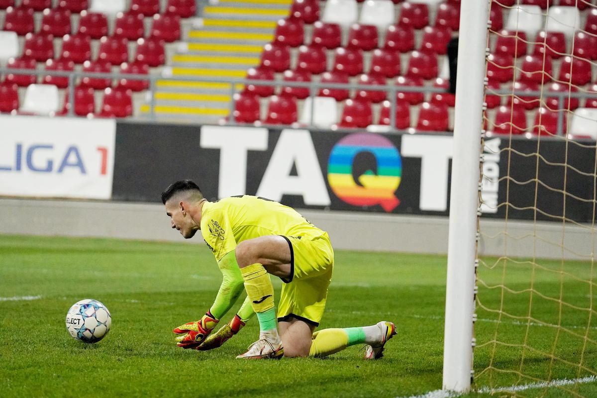 UTA - Chindia Târgoviște 0-2. Unii cu ocaziile, alții cu golurile » Chindia dă lovitura la Arad, într-un meci dominat copios de arădeni