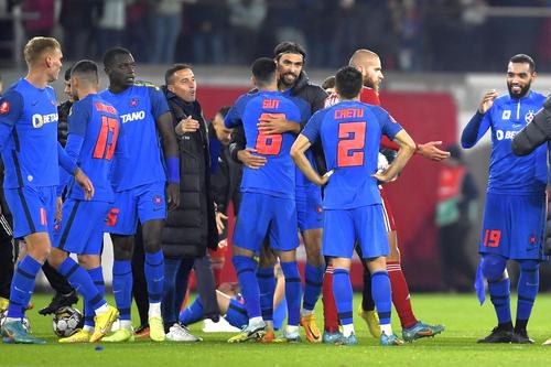În ziua în care și-a dat demisia de la FCSB, Nicolae Dică a explicat conflictul avut la pauza meciului cu U Cluj, 1-2, cu Dawa. FOTO: Imago