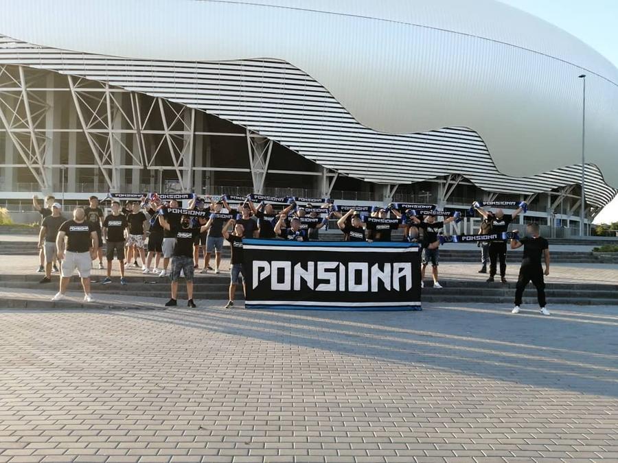 Gruparea de suporteri „Ponsiona”. Foto: Instagram Scandal la Craiova! Doi suporteri ai Universității au ajuns la închisoare pentru tentativă de omor