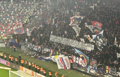 Război în bannere la derby-ul CSA Steaua - Rapid » „Tzancă Ungureanu” vs „Crescuți tot lângă palat”