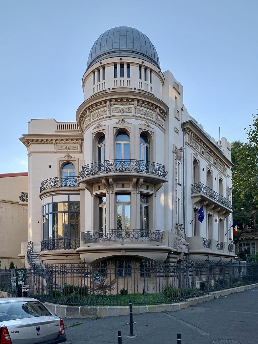 Observatorul Astronomic „Amiral Vasile Urseanu”, București Se poate bate mingea pe Lună? » Interviu cu astronomul Adrian Șonka: „Cineva a dus o crosă de golf în spațiu și a lovit mingea. Nu a mai văzut-o niciodată”