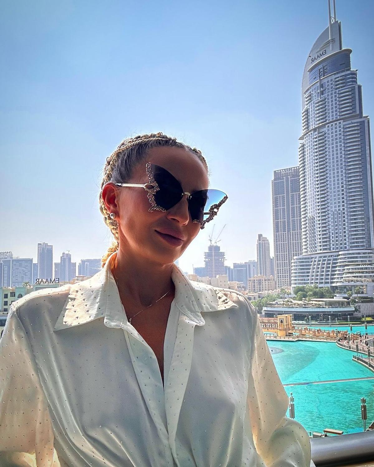 Soția unui component al Generației de Aur face furori în costum de baie » Cum a apărut la o piscină din Dubai