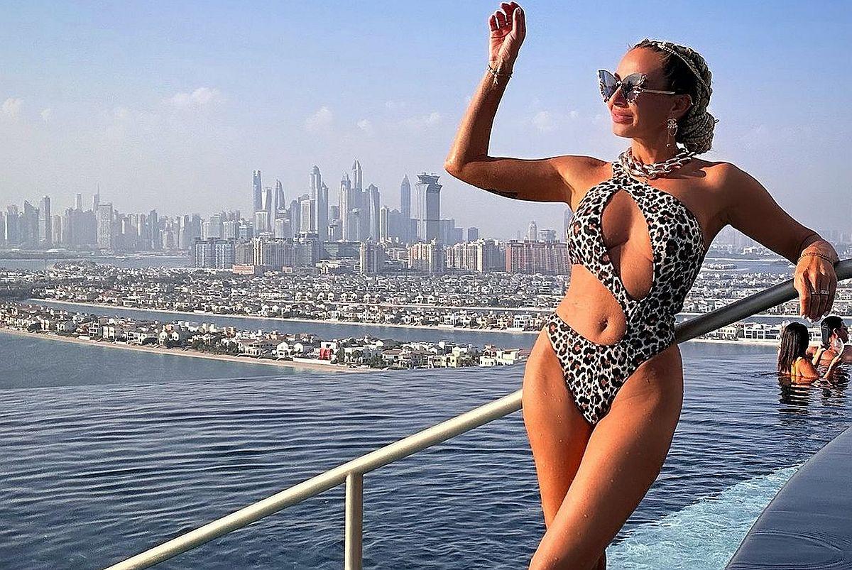 Soția unui component al Generației de Aur face furori în costum de baie » Cum a apărut la o piscină din Dubai