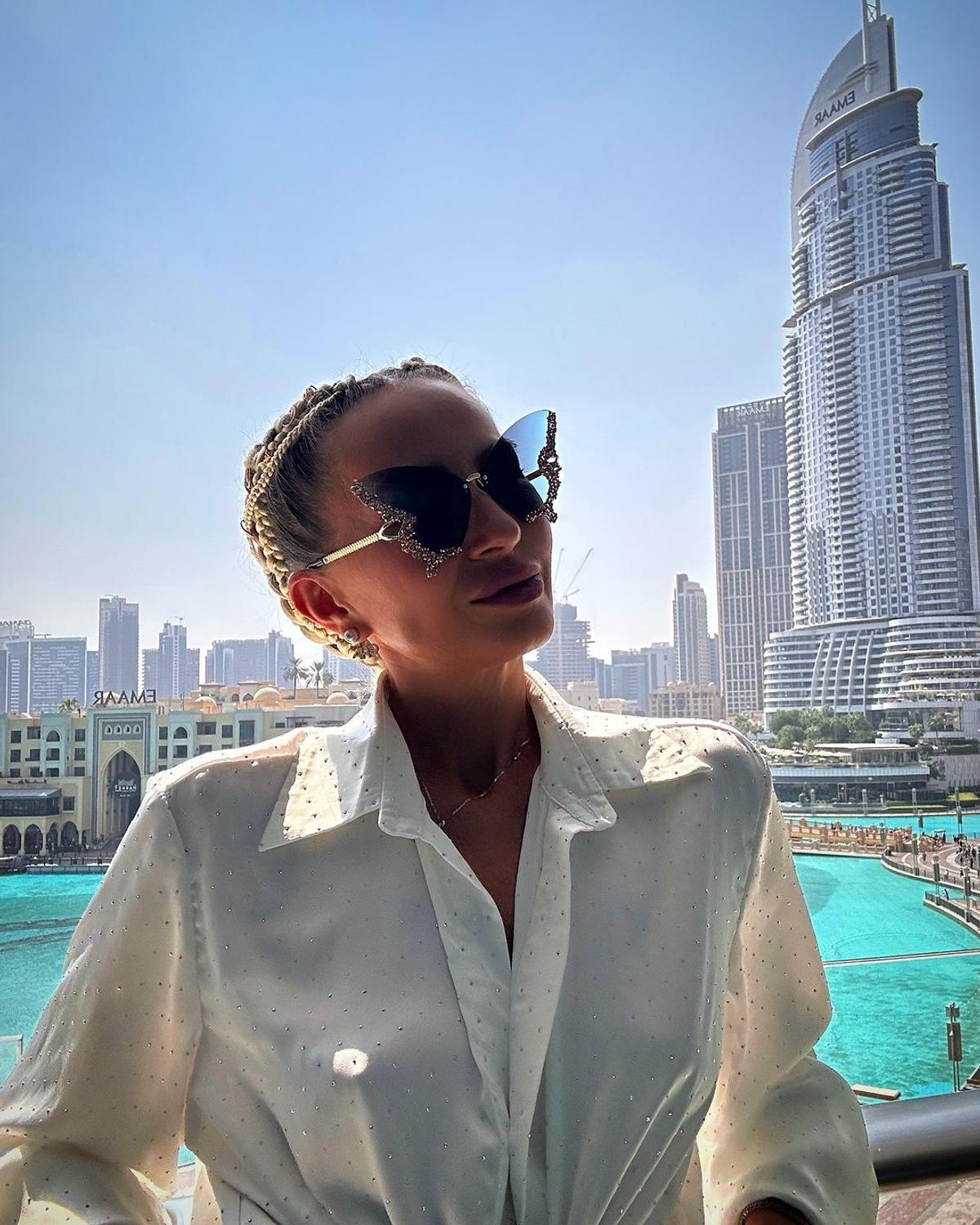 Soția unui component al Generației de Aur face furori în costum de baie » Cum a apărut la o piscină din Dubai