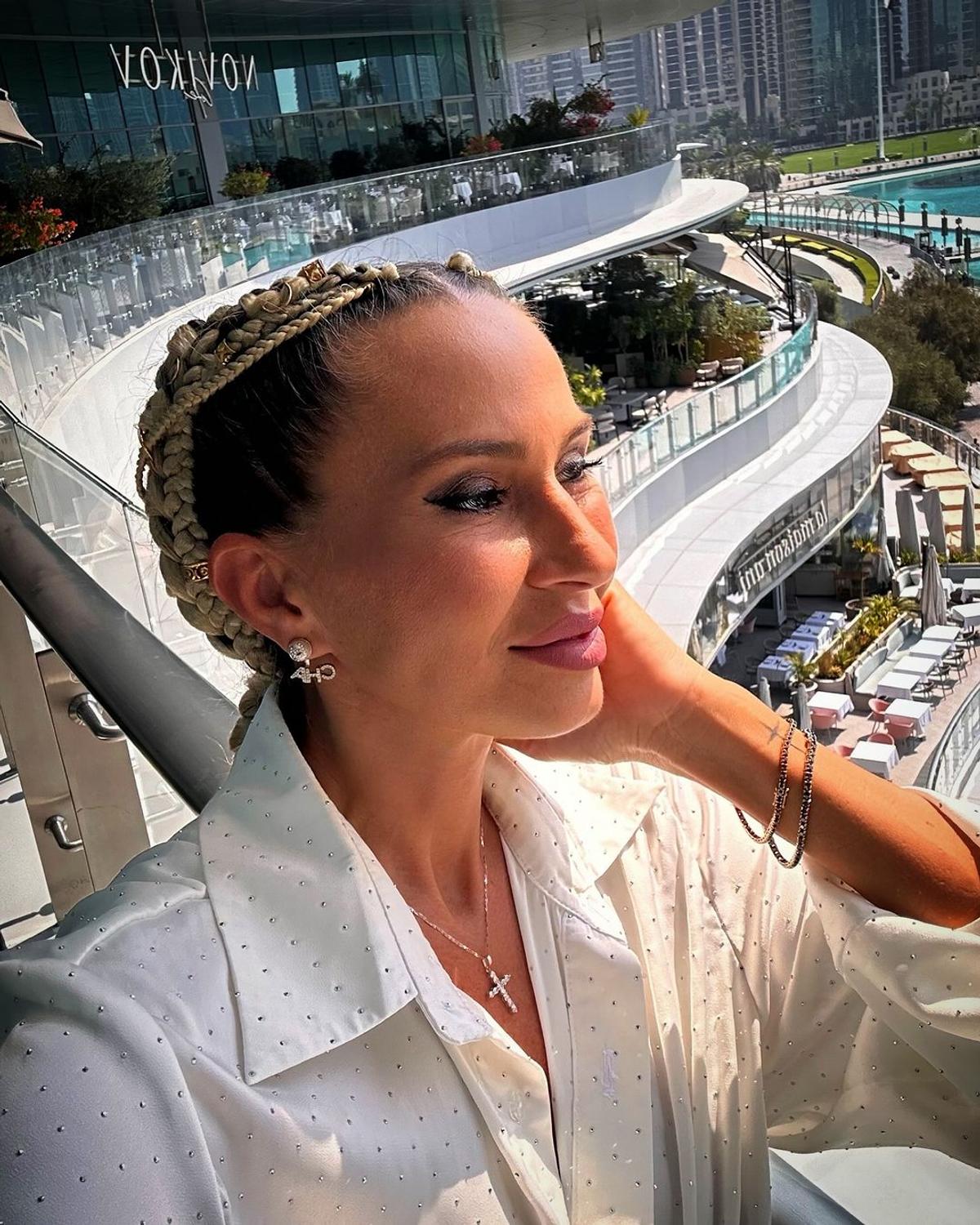 Soția unui component al Generației de Aur face furori în costum de baie » Cum a apărut la o piscină din Dubai