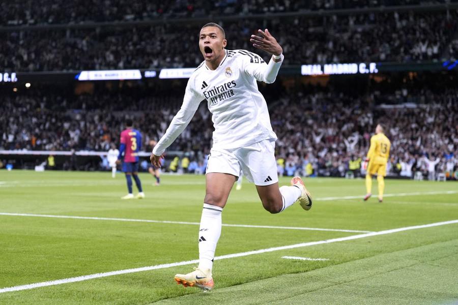 Kylian Mbappe este cel mai bine plătit fotbalist al lui Real Madrid / Foto: Imago Comparație în Spania: Cristiano Ronaldo versus Kylian Mbappe » Cifrele și diferențele lor în primele luni la Real Madrid