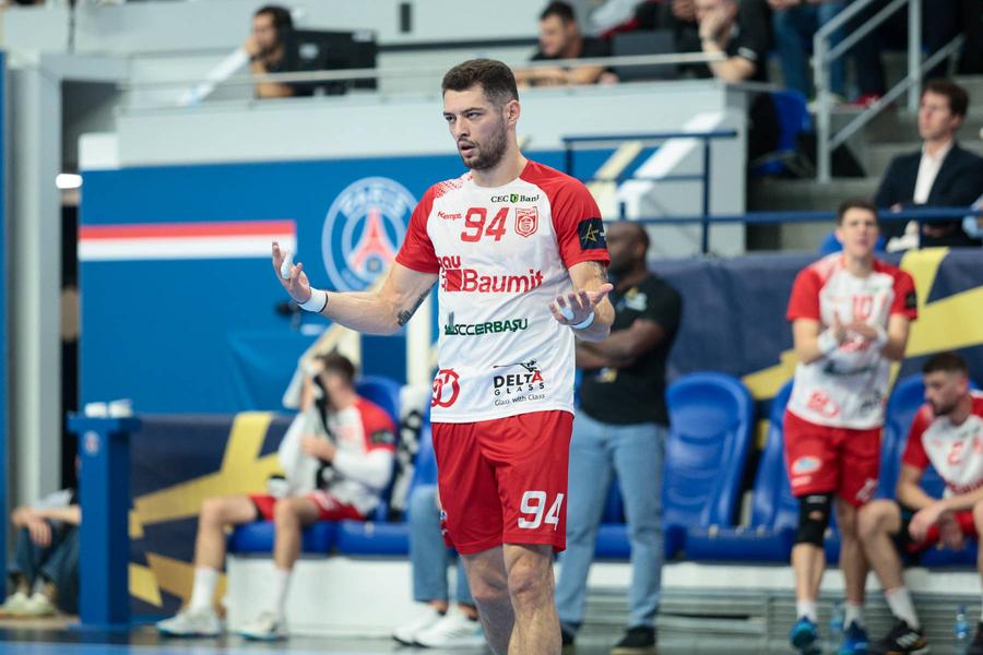 Robert Militaru, stâlpul apărării lui Dinamo. Foto: Imago Images „Câinii roșii” au fost mai șireți decât „vulpile” Berlinului » Robert Militaru, artizanul succesului cu Fuchse