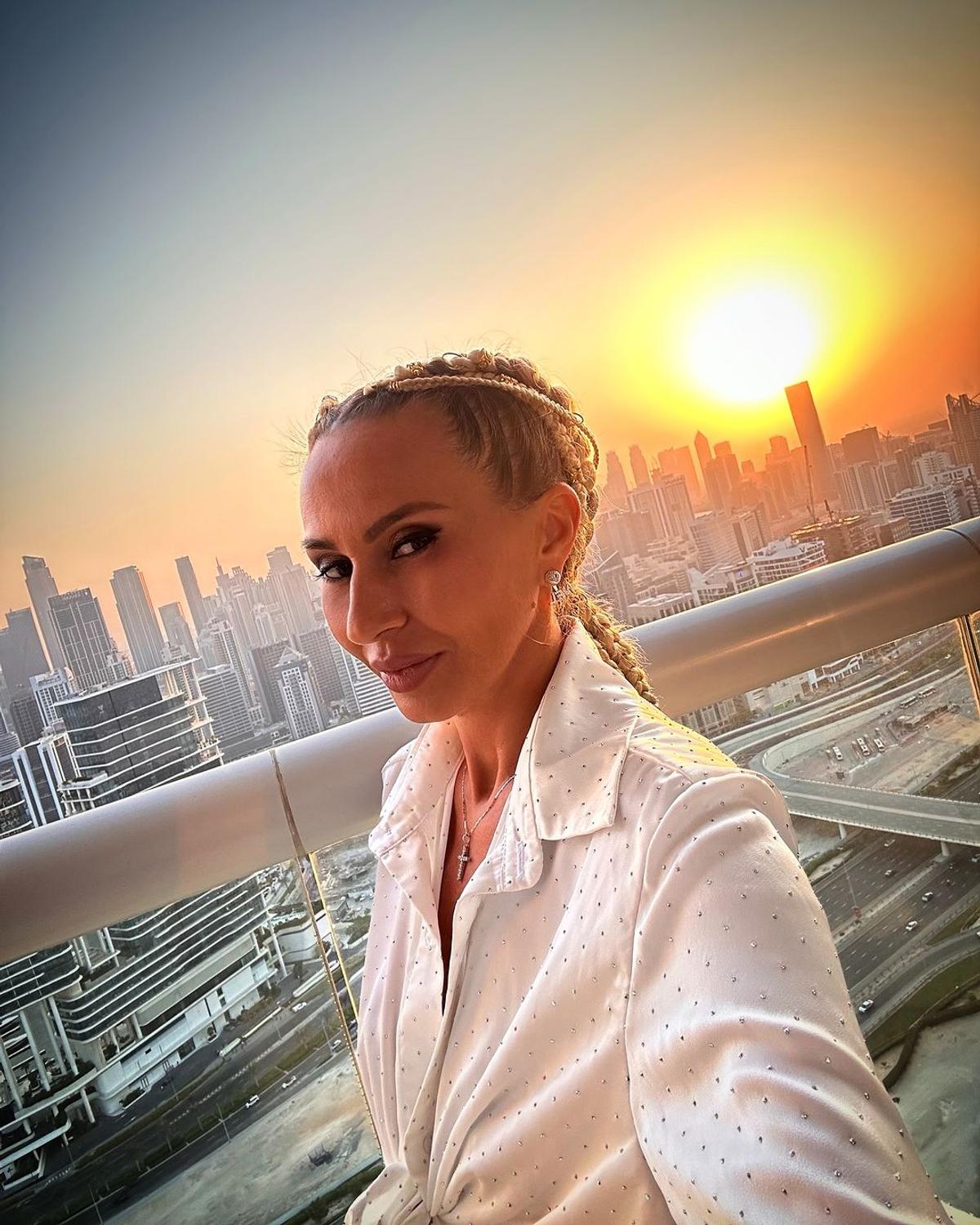 Soția unui component al Generației de Aur face furori în costum de baie » Cum a apărut la o piscină din Dubai