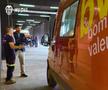 Imagini impresionante! Sute de oameni au venit cu donații la stadioanele din Valencia » Ajutor pentru cei afectați de DANA