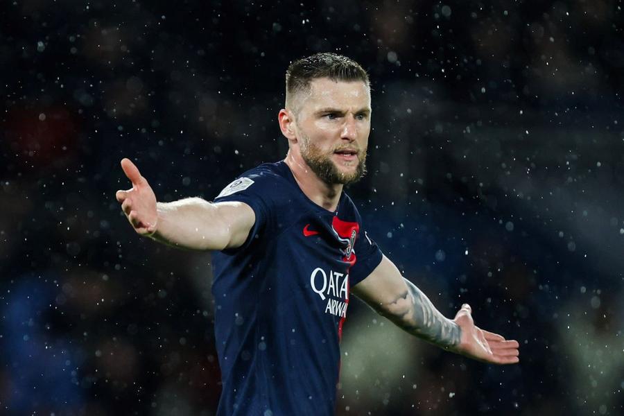 Milan Skriniar / Foto: Imago Tottenham vrea să cumpere de la PSG, iar englezii titrează: „Upgrade ireal la Drăgușin, fundașul predispus la erori”