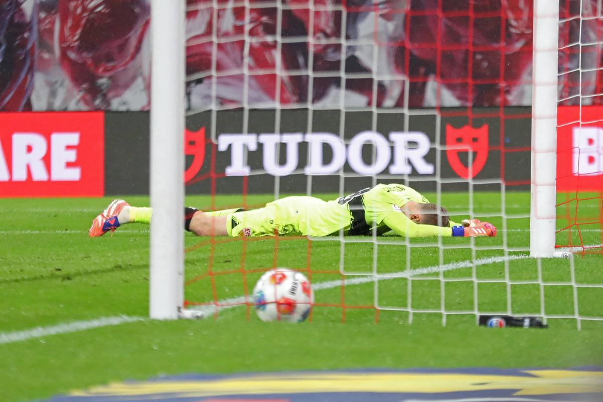 Gafă de proporții în Bundesliga! L-a luat valul, iar echipa lui a fost îngenuncheată în prelungiri