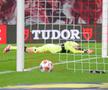 Gafa lui Alexander Nubel din Leipzig - Stuttgart. FOTO: Imago Images
