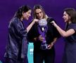 Aryna Sabalenka, alături de Garbine Muguruza și Simona Halep, cu trofeul de număr 1 mondial la finalul lui 2025 Foto: Guliver/GettyImages