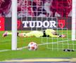 Gafa lui Alexander Nubel din Leipzig - Stuttgart. FOTO: Imago Images