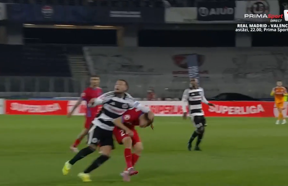 Fază controversată în U Cluj - FCSB » ELIMINAT după două „galbene” în 3 minute
