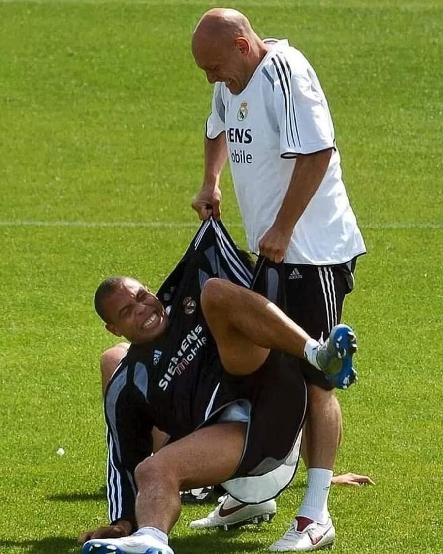 Thomas Gravesen și Ronaldo, la antrenament. Foto: Facebook @RMCF - Los Blancos Central Era „Câinele Nebun”! » I-a scos un dinte lui Ronaldo, s-a iubit cu o actriță de filme pentru adulți, a tras în colegi și a făcut o avere după retragere
