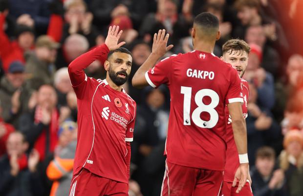Liverpool câștigă după mai bine de o lună în Premier League! Salah și Gravenberch au adus victoria „cormoranilor” în fața propriilor suporteri