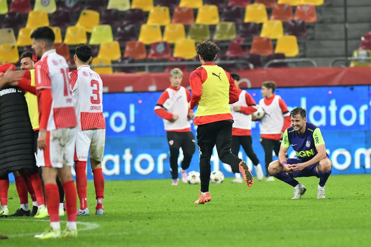 Sărbătoare pe gazon după Dinamo - CFR Cluj
