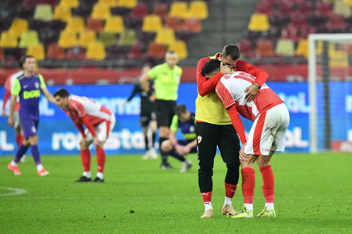 Sărbătoare pe gazon după Dinamo - CFR Cluj