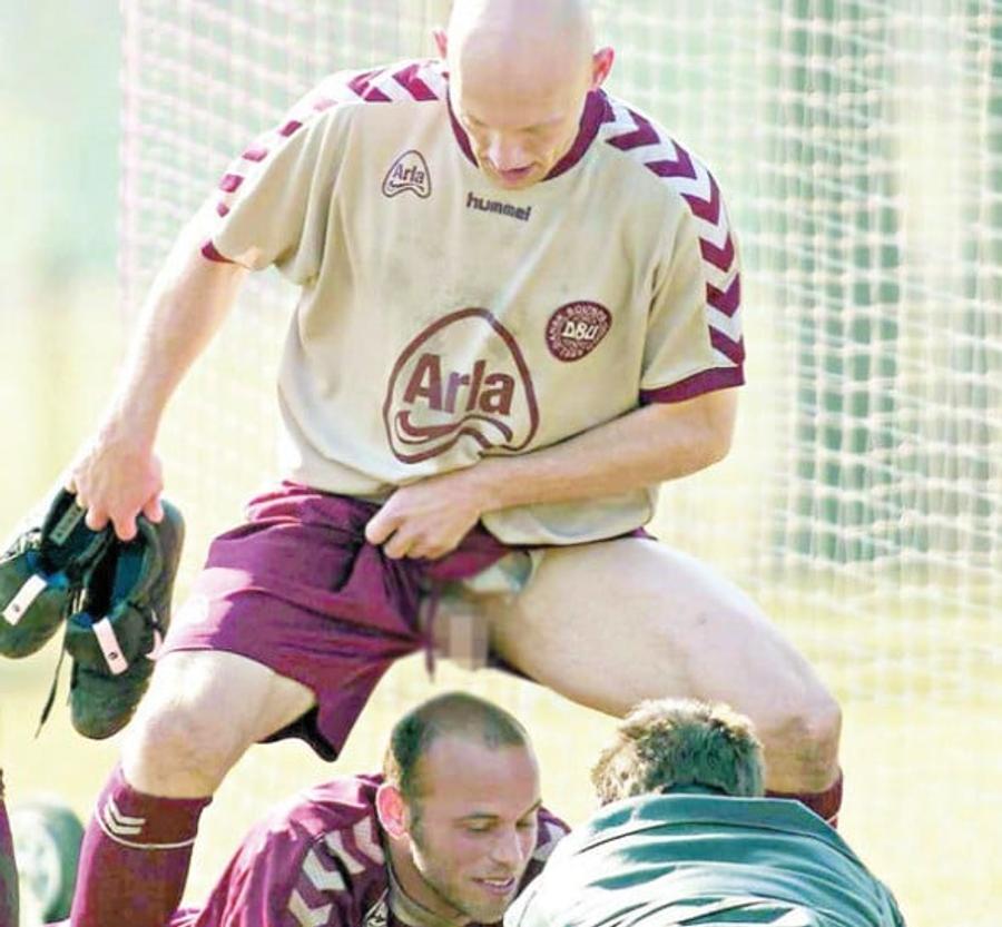 Thomas Gravesen, în timpul antrenamentului de la Bucuresti. Foto: Cristi Preda (GSP) A marcat golul carierei la București, într-un meci de coșmar al „tricolorilor, iar acum cere demisia selecționerului: „Un eșec gigantic”