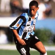 Ronaldinho, în tricoul lui Gremio (1999). Foto: Imago