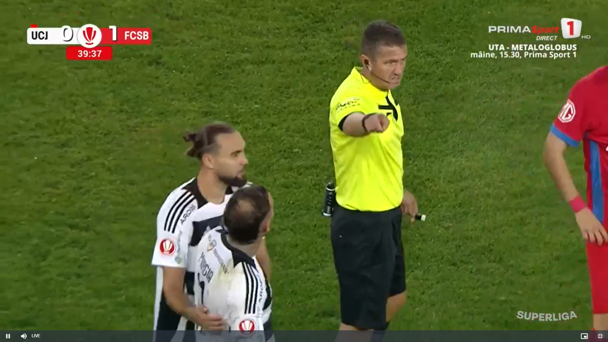Fază controversată în U Cluj - FCSB » ELIMINAT după două „galbene” în 3 minute